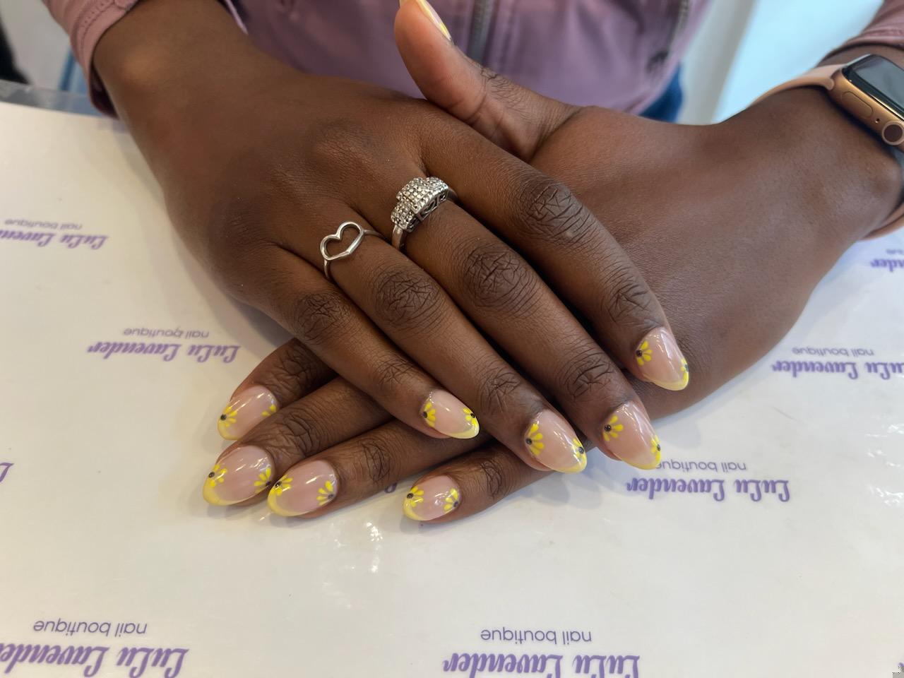 Lulu Lavender nail boutique logo